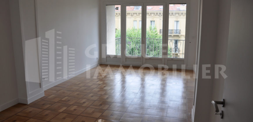 Location 2 pièces rénové Nice Dubouchage