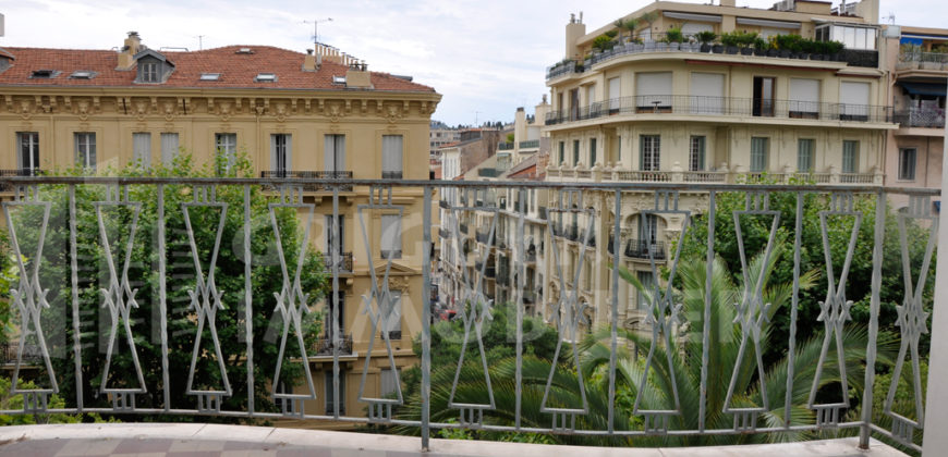 Location 2 pièces rénové Nice Dubouchage