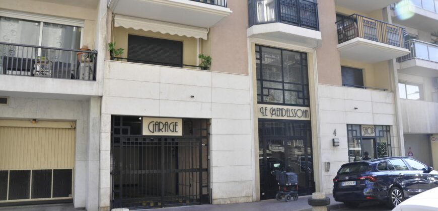 Location parking Port / Franck Pilatte