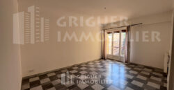 Location grand studio calme Nice Horloge Cessole