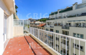 Vente 2 pièces rénové avec terrasse quartier du port Nice