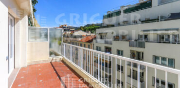 Vente 2 pièces rénové avec terrasse quartier du port Nice