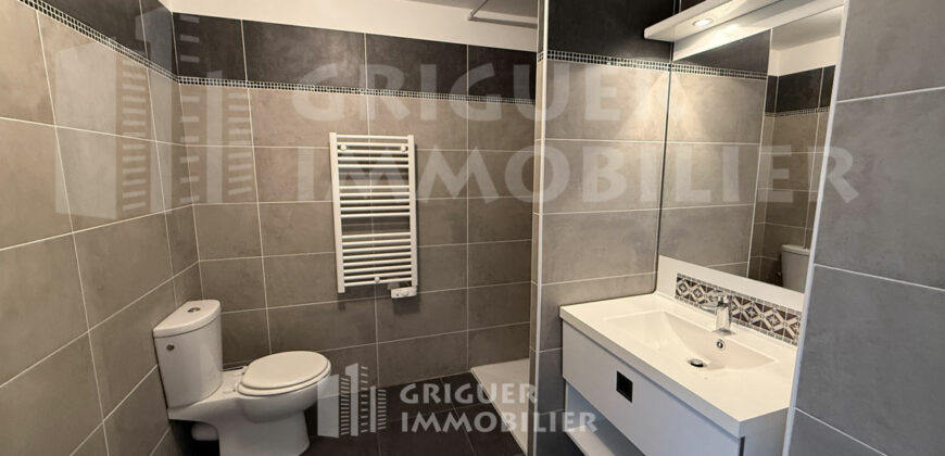 Location studio dernier étage Borriglione