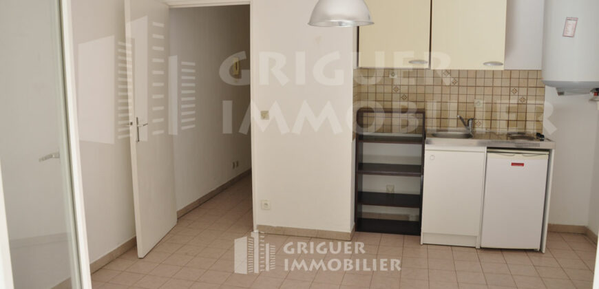 Location studio au calme porche mer Nice / Av Californie