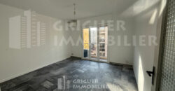 Location studio dernier étage proche Gorbella