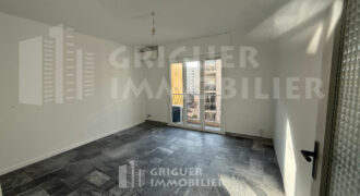 Location studio dernier étage proche Gorbella