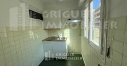 Location studio dernier étage proche Gorbella