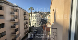 Location studio dernier étage proche Gorbella