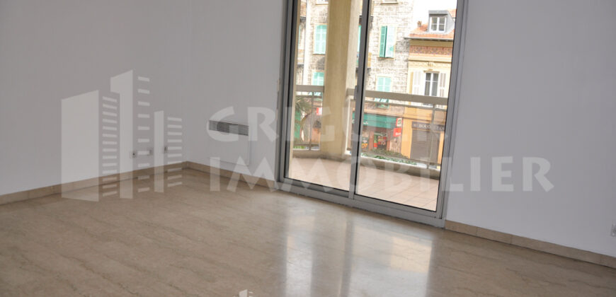 Vente grand studio avec terrasse Nice quartier du Port