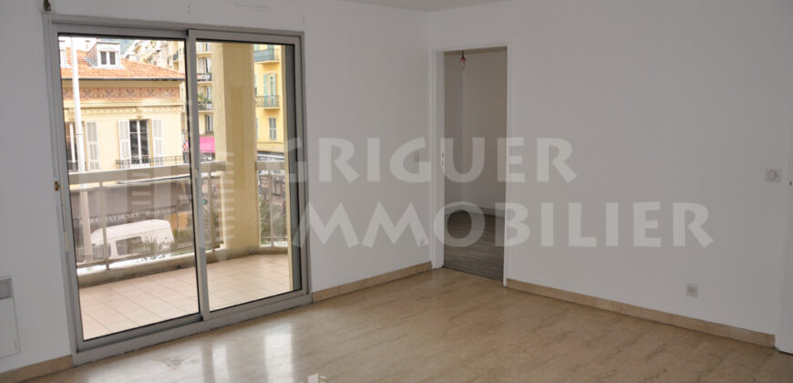 Vente grand studio avec terrasse Nice quartier du Port