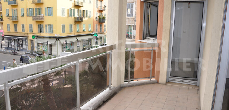Vente grand studio avec terrasse Nice quartier du Port