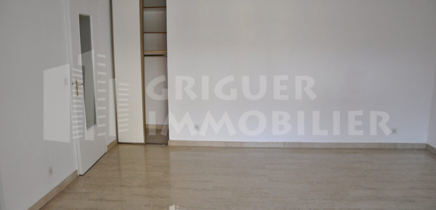 Vente grand studio avec terrasse Nice quartier du Port